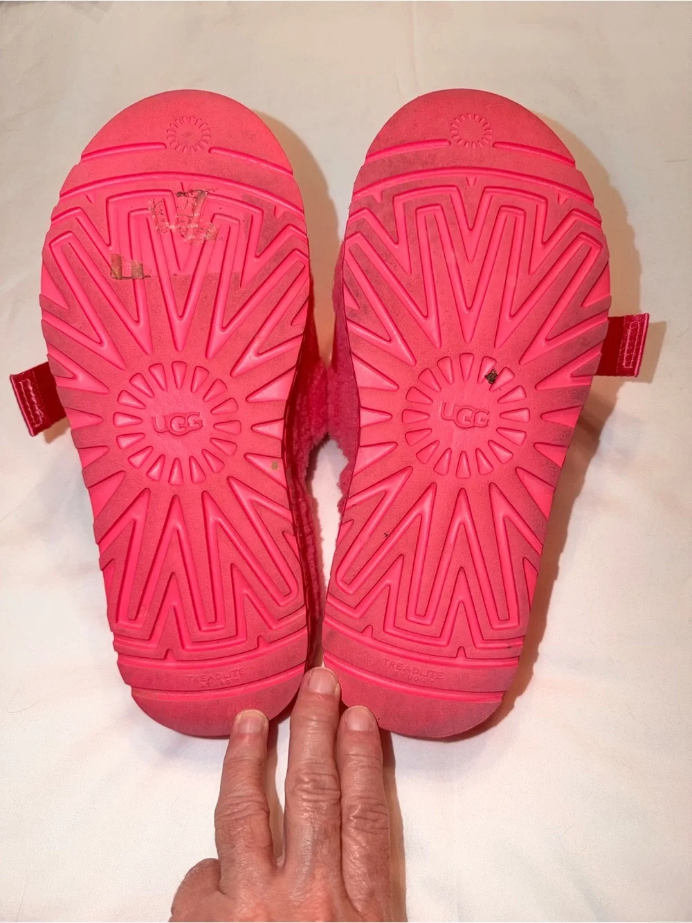 UGG Fluffita Slides in Taffy Pink • Women’s Size 8